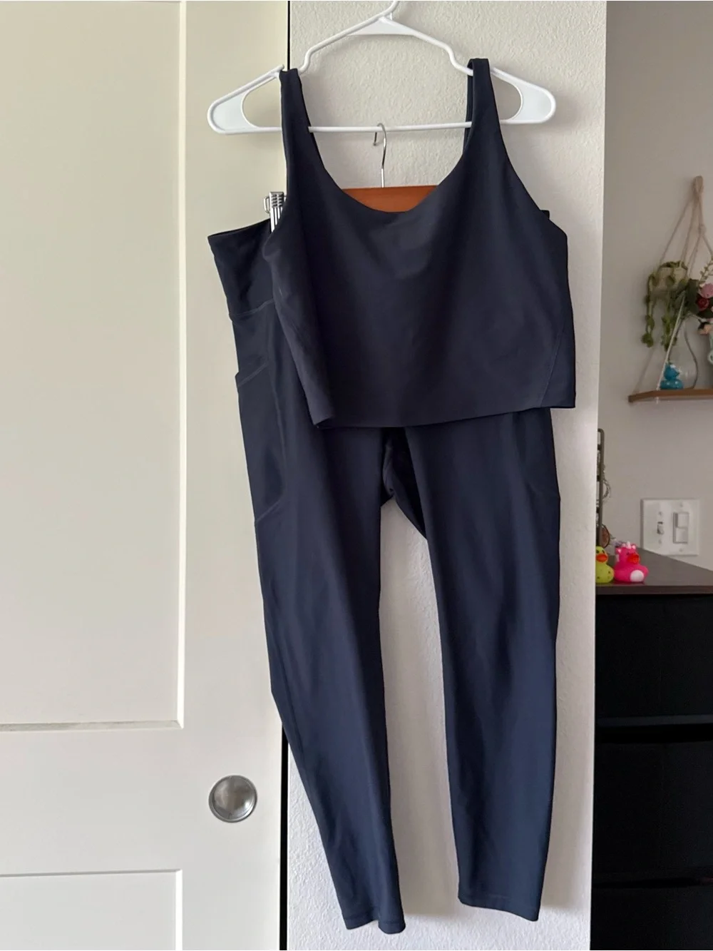 Old Navy Navy Sports Bra and Leggings Set
